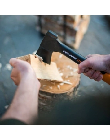 Fiskars Siekiera rozłupująca X7+ostrzałka